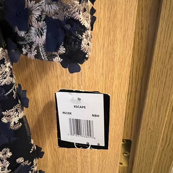 Dress - Picture 4 of 5